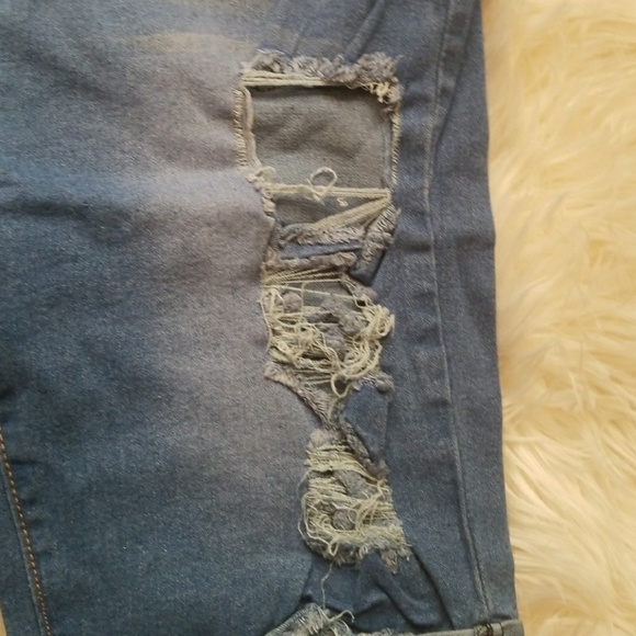 Ripped jeans - Picture 3 of 3